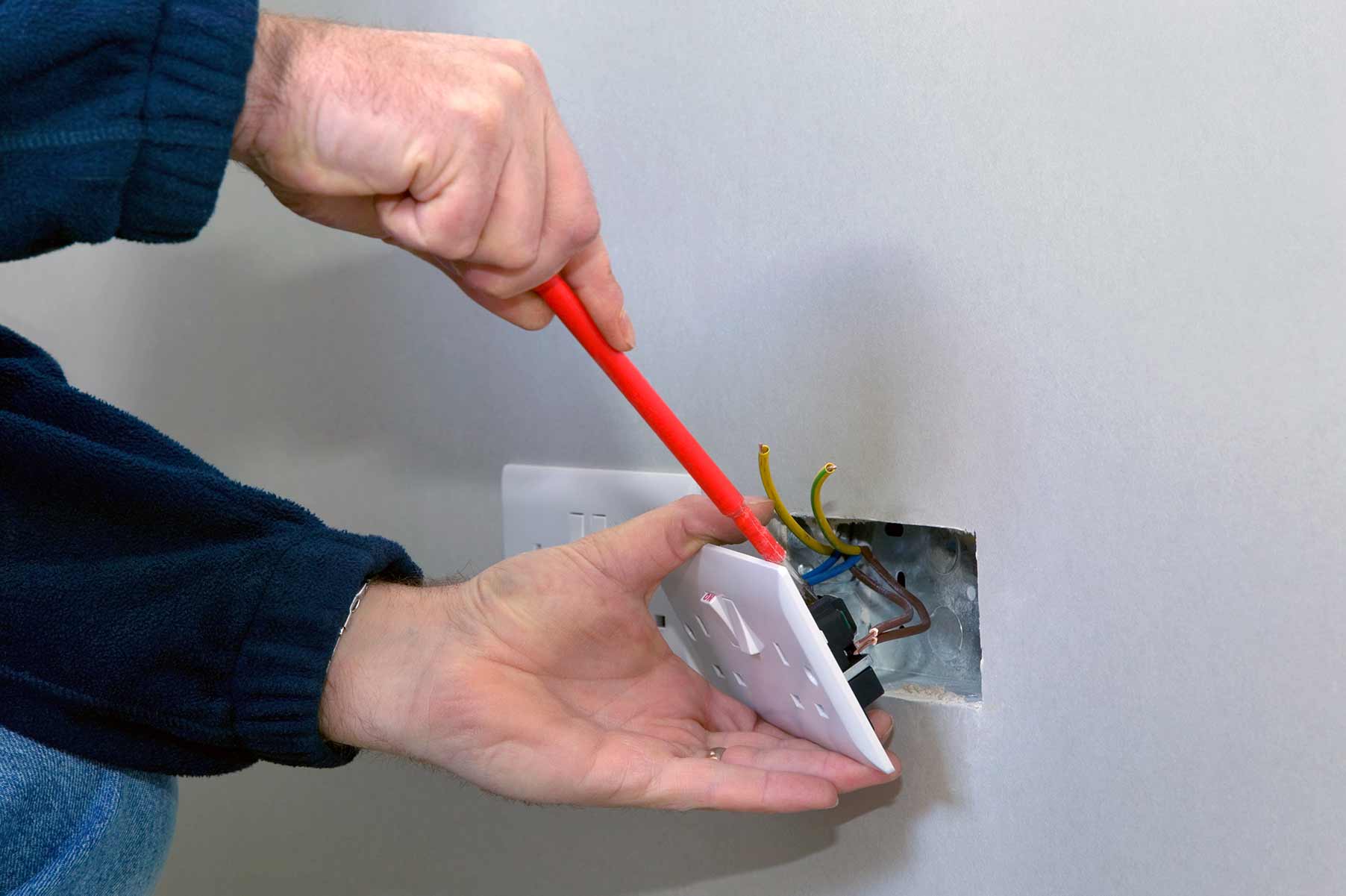 Our electricians can install plug sockets for domestic and commercial proeprties in Cranleigh and the local area. 